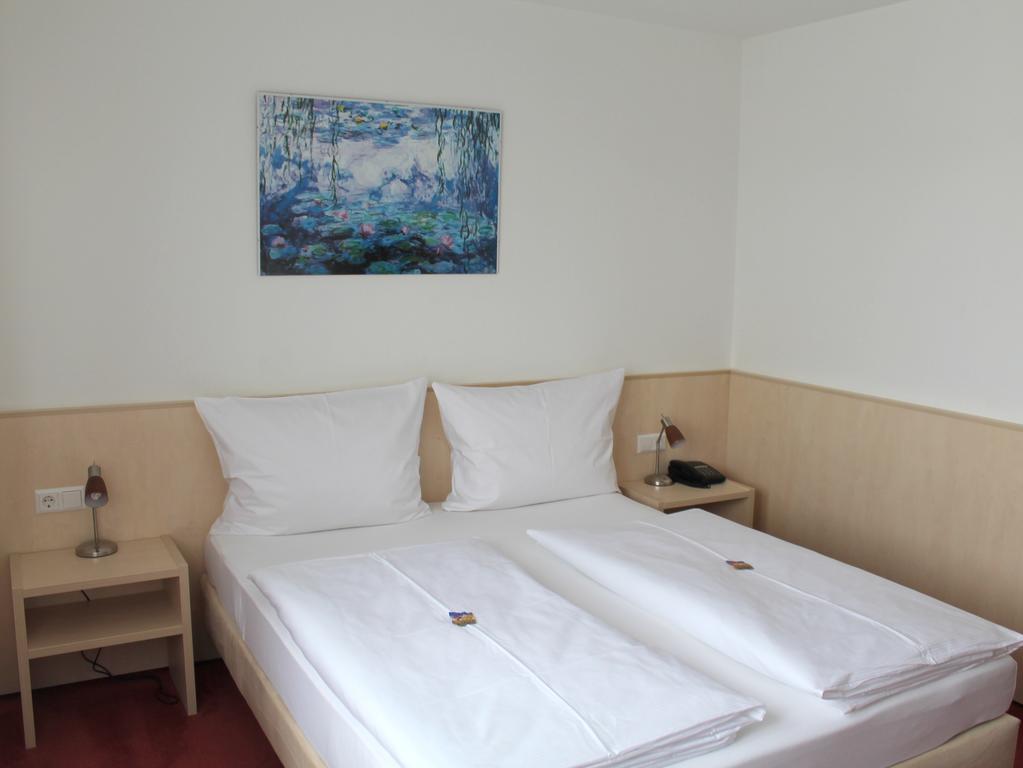Esslingen am Neckar Hotel Am Bad מראה חיצוני תמונה